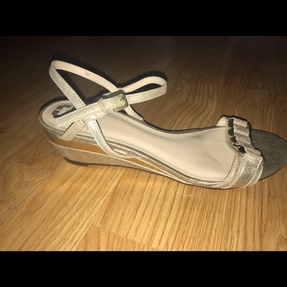 MONET ITALY 8 M Gold Anklestrap Wedges Sandals Heels EIC - Picture 5 of 8